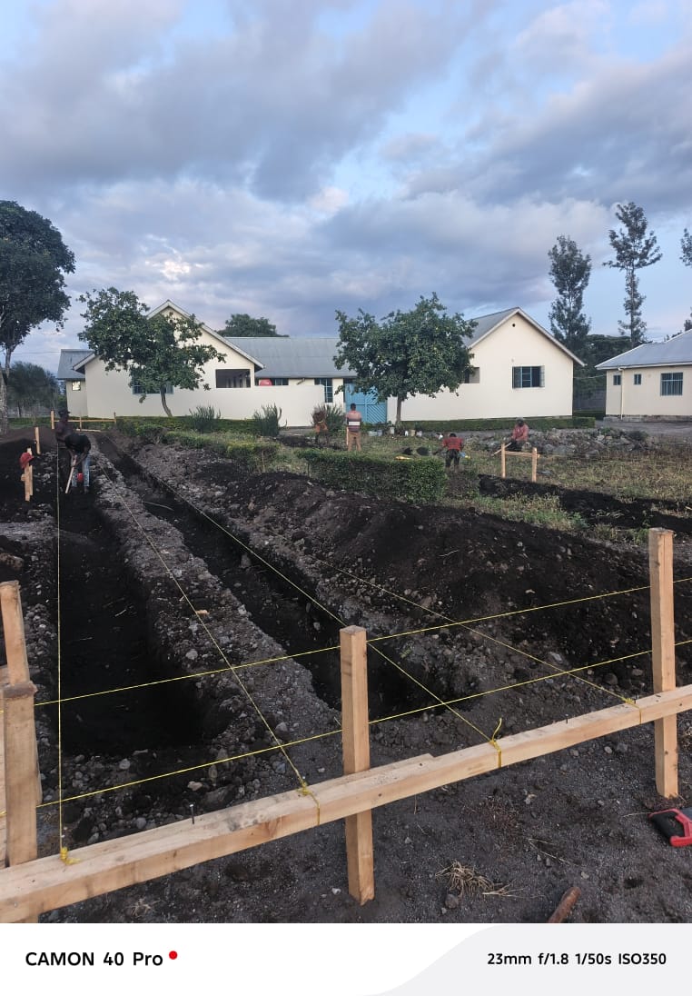 Baubeginn zweites Schulgebäudes